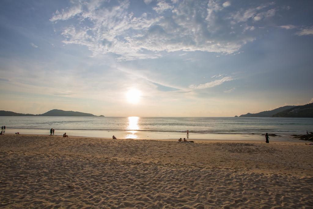 Barefoot Hotel Kalim Beach Front Patong Extérieur photo
