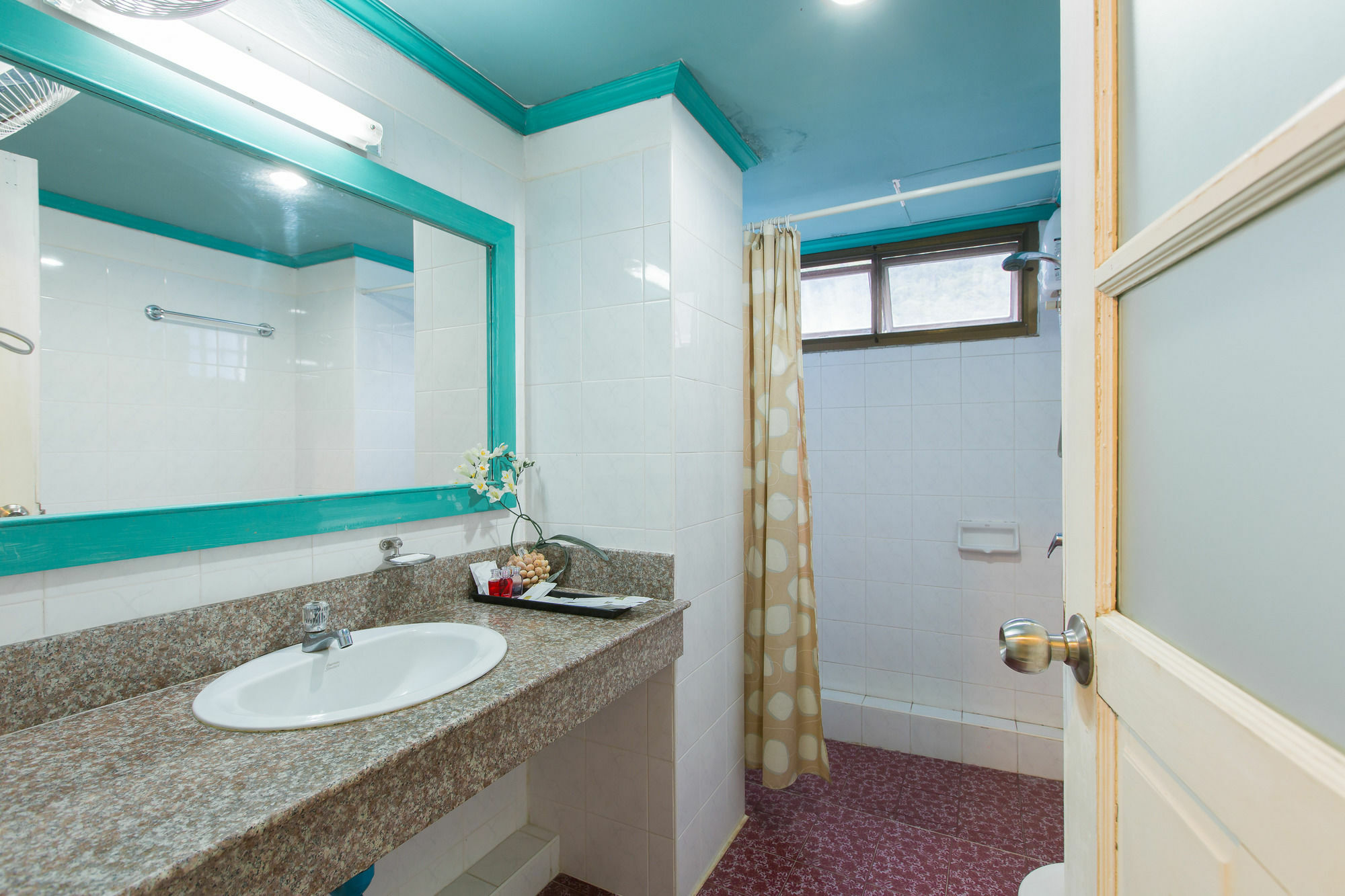 Barefoot Hotel Kalim Beach Front Patong Extérieur photo